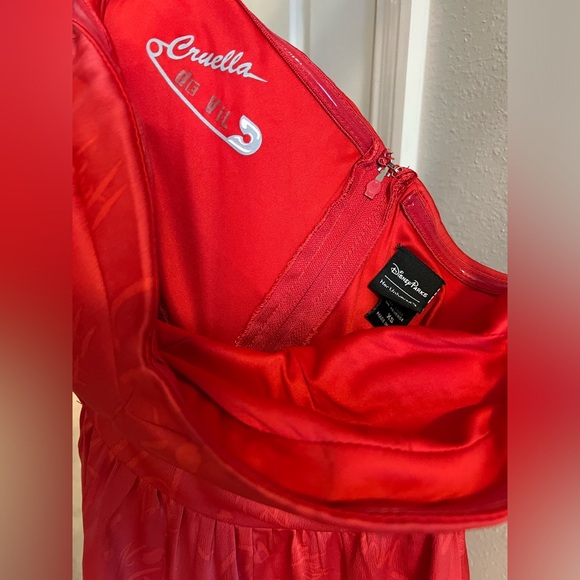 CURELLA DISNEY DRESS SIZE XS NWOT RED LIVE ACTION WITH POCKETS - Picture 13 of 13